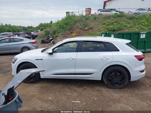 Audi E-tron Premium Quattro 2021 WA1AAAGE1MB003034 Image 14