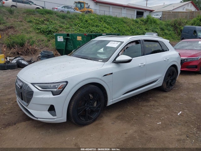 Audi E-tron Premium Quattro 2021 WA1AAAGE1MB003034 Image 2