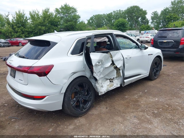Audi E-tron Premium Quattro 2021 WA1AAAGE1MB003034 Image 4