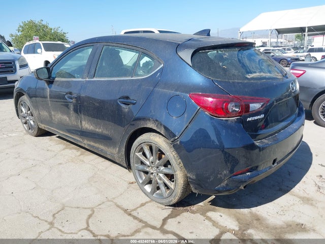 Продаж на аукціоні авто 2018 Mazda Mazda3 Touring, vin: 3MZBN1L30JM220689, номер лоту: 45240766