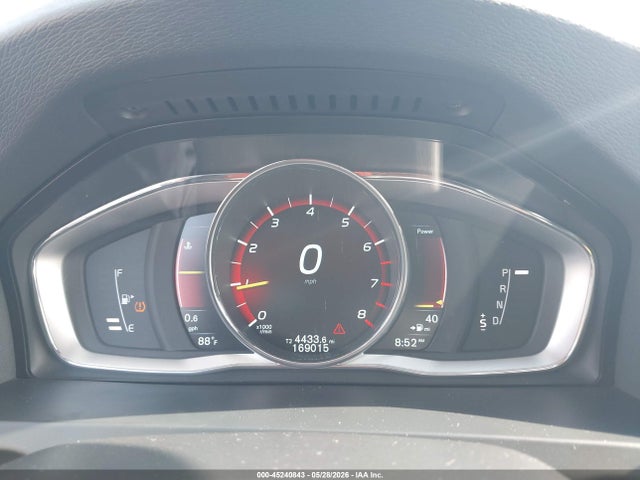 45240843 :رقم المزاد ، YV140MEK9F1261742 vin ، 2015 Volvo V60 T5 Premier مزاد بيع