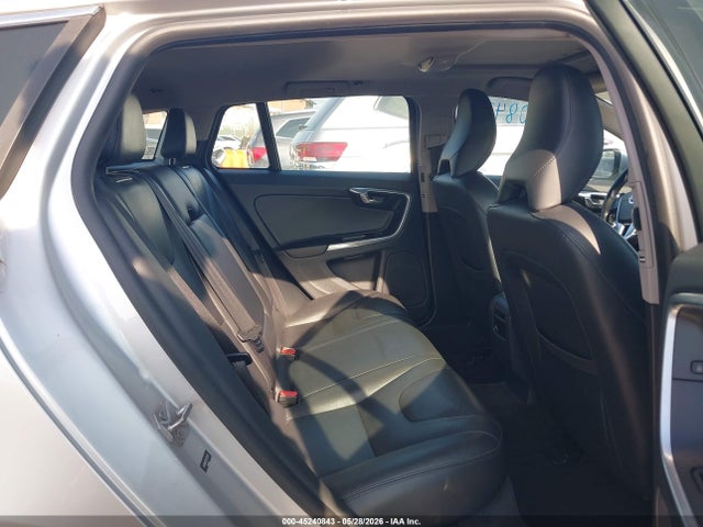 45240843 :رقم المزاد ، YV140MEK9F1261742 vin ، 2015 Volvo V60 T5 Premier مزاد بيع