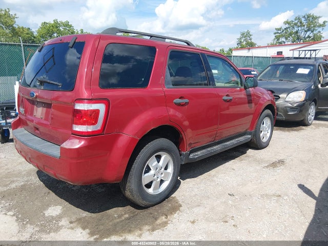 45240902 :رقم المزاد ، 1FMCU0D78BKA38989 vin ، 2011 Ford Escape Xlt مزاد بيع