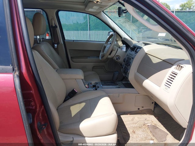 45240902 :رقم المزاد ، 1FMCU0D78BKA38989 vin ، 2011 Ford Escape Xlt مزاد بيع