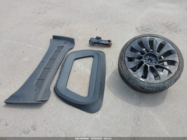 Продажа на аукционе авто 2023 Tesla Model Y Awd/long Range Dual Motor All-wheel Drive, vin: 7SAYGAEE7PF874000, номер лота: 45240997
