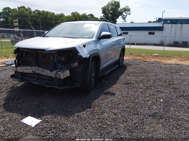 2019 Toyota Highlander Le მანქანა იყიდება აუქციონზე, vin: 5TDZARFH1KS061167, აუქციონის ნომერი: 45241190