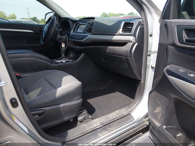2019 Toyota Highlander Le მანქანა იყიდება აუქციონზე, vin: 5TDZARFH1KS061167, აუქციონის ნომერი: 45241190