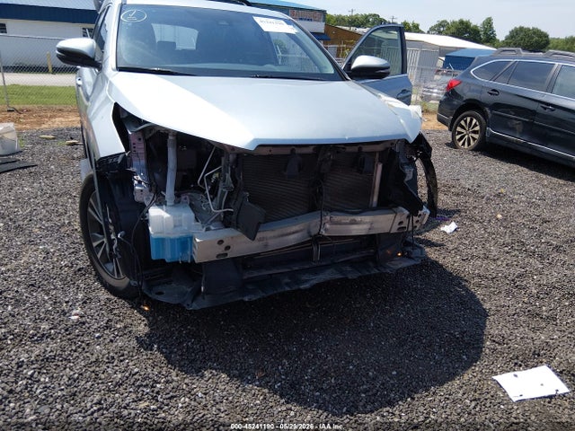 2019 Toyota Highlander Le მანქანა იყიდება აუქციონზე, vin: 5TDZARFH1KS061167, აუქციონის ნომერი: 45241190