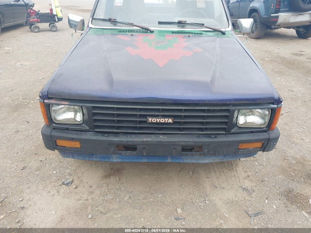 1985 Toyota Pickup 1/2 Ton Rn55 მანქანა იყიდება აუქციონზე, vin: JT4RN55R9F0110146, აუქციონის ნომერი: 45241218