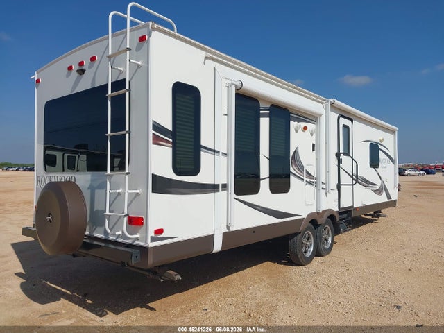 Продаж на аукціоні авто 2015 Forest River Rockwood Signature Ultra Lite, vin: 4X4TRLE24F1863153, номер лоту: 45241226
