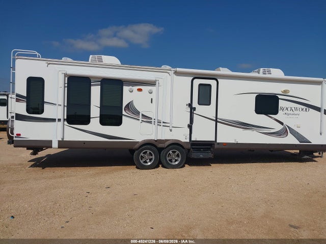 Продаж на аукціоні авто 2015 Forest River Rockwood Signature Ultra Lite, vin: 4X4TRLE24F1863153, номер лоту: 45241226