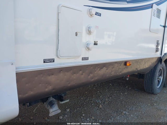 Продаж на аукціоні авто 2015 Forest River Rockwood Signature Ultra Lite, vin: 4X4TRLE24F1863153, номер лоту: 45241226