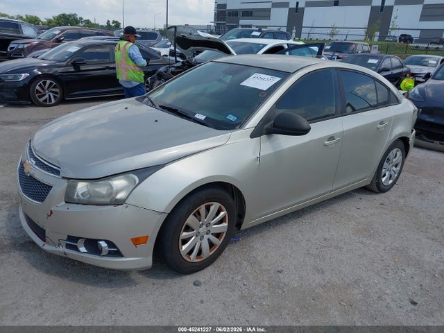 45241227 :رقم المزاد ، 1G1PA5SH5D7167245 vin ، 2013 Chevrolet Cruze Ls Auto مزاد بيع