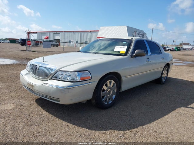 Aukcja sprzedaży 2007 Lincoln Town Car Designer Series, vin: 1LNHM83V37Y616652, numer aukcji: 45241251