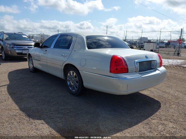 Aukcja sprzedaży 2007 Lincoln Town Car Designer Series, vin: 1LNHM83V37Y616652, numer aukcji: 45241251