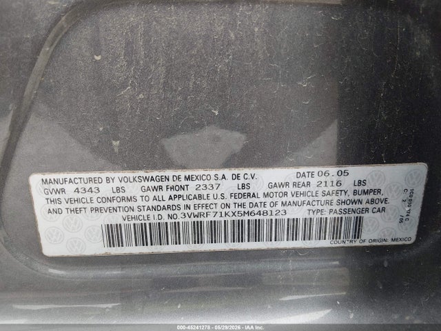 45241278 :رقم المزاد ، 3VWRF71KX5M648123 vin ، 2005 Volkswagen Jetta 2.5 مزاد بيع