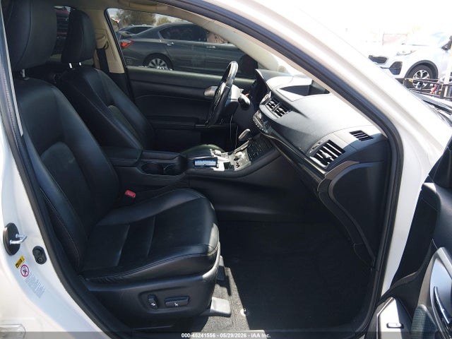 JTHKD5BH4F2248521 Lexus CT 200H