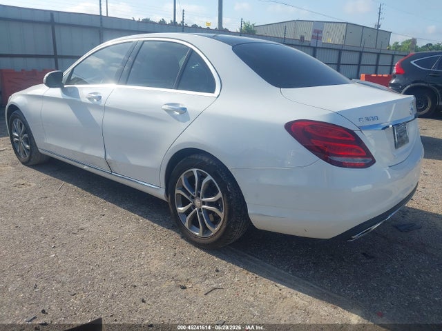 2015 Mercedes-benz C 300 4matic მანქანა იყიდება აუქციონზე, vin: 55SWF4KB2FU006728, აუქციონის ნომერი: 45241614