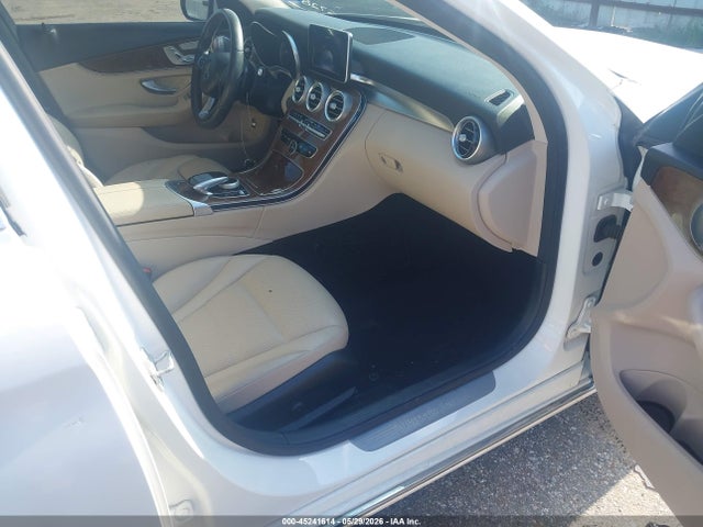 2015 Mercedes-benz C 300 4matic მანქანა იყიდება აუქციონზე, vin: 55SWF4KB2FU006728, აუქციონის ნომერი: 45241614