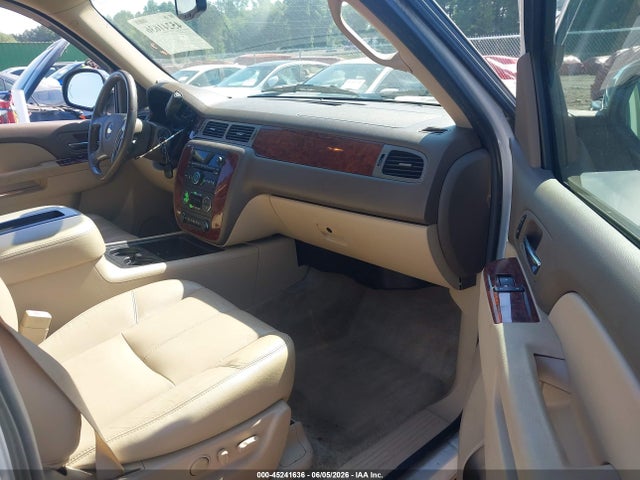 45241636 :رقم المزاد ، 1GNSKJE70ER145015 vin ، 2014 Chevrolet Suburban 1500 Lt مزاد بيع