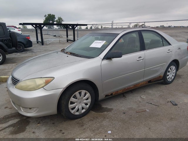 2005 Toyota Camry Std მანქანა იყიდება აუქციონზე, vin: 4T1BE32K45U978197, აუქციონის ნომერი: 45241827