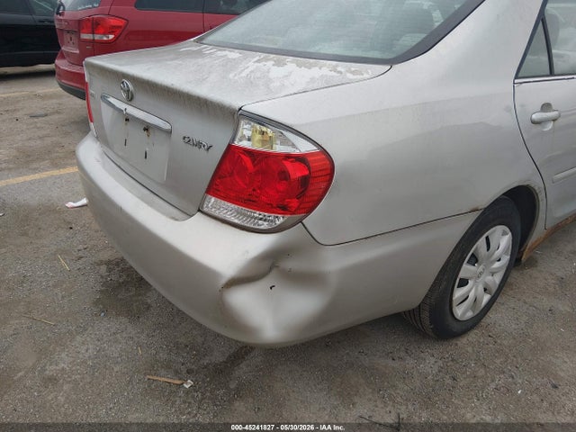 2005 Toyota Camry Std მანქანა იყიდება აუქციონზე, vin: 4T1BE32K45U978197, აუქციონის ნომერი: 45241827