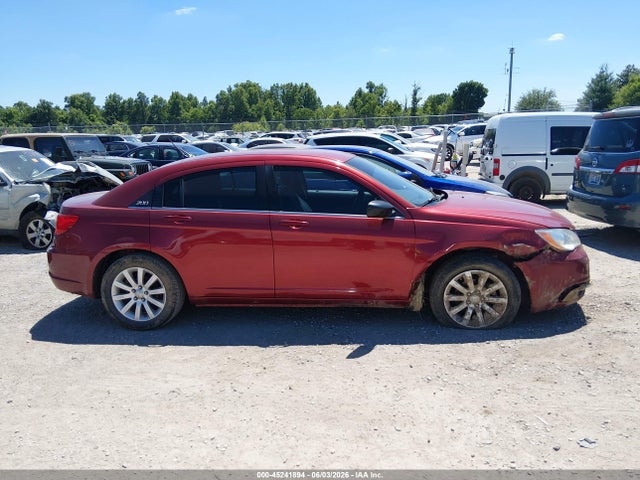 45241894 :رقم المزاد ، 1C3CCBABXEN212077 vin ، 2014 Chrysler 200 Lx مزاد بيع