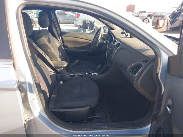 Продажа на аукционе авто 2013 Chrysler 200 Lx, vin: 1C3CCBAG6DN738281, номер лота: 45241912