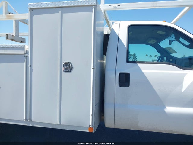 Ford F-450 Chassis Xl 2016 1FDUF4GT2GEB16641 Image 8