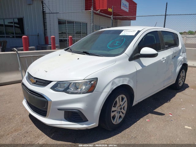 Chevrolet Sonic Lt Auto 2018 1G1JG6SHXJ4110515 Image 2