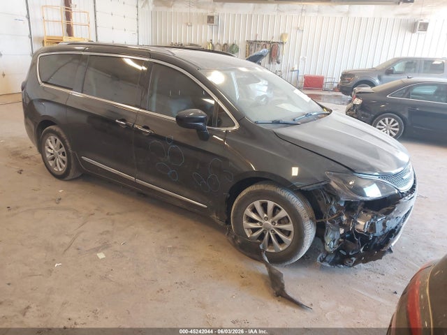 Продаж на аукціоні авто 2019 Chrysler Pacifica Touring L, vin: 2C4RC1BG2KR550503, номер лоту: 45242044