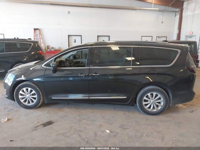 Продаж на аукціоні авто 2019 Chrysler Pacifica Touring L, vin: 2C4RC1BG2KR550503, номер лоту: 45242044