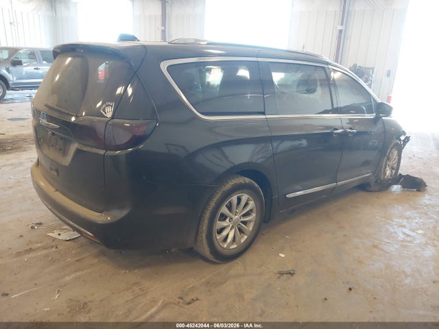 Продаж на аукціоні авто 2019 Chrysler Pacifica Touring L, vin: 2C4RC1BG2KR550503, номер лоту: 45242044