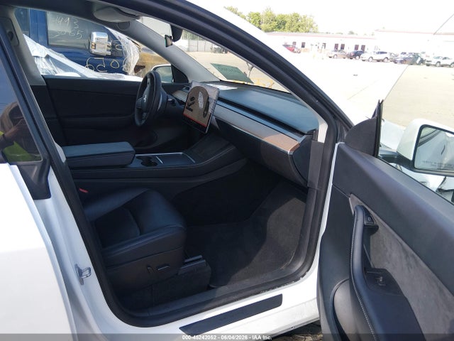 2022 Tesla Model Y Performance Dual Motor All-wheel Drive მანქანა იყიდება აუქციონზე, vin: 7SAYGDEF0NF308168, აუქციონის ნომერი: 45242052