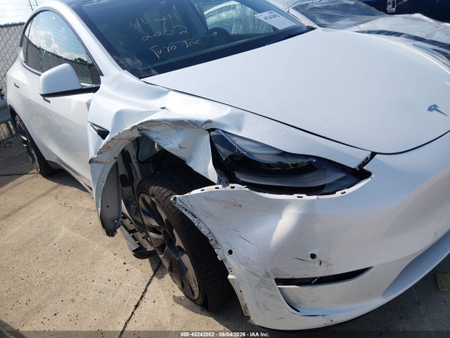 2022 Tesla Model Y Performance Dual Motor All-wheel Drive მანქანა იყიდება აუქციონზე, vin: 7SAYGDEF0NF308168, აუქციონის ნომერი: 45242052