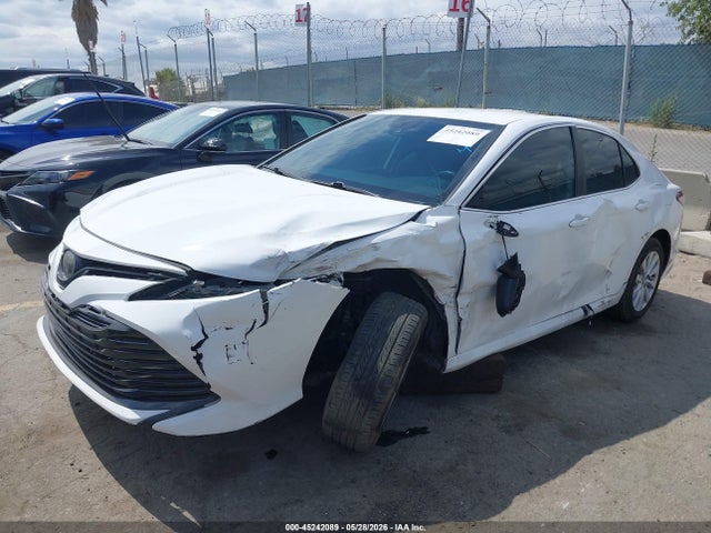 Toyota CAMRY LE 2020 4T1C11AK8LU343552 Image 2