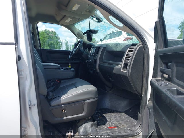 45242112 :رقم المزاد ، 1C6RR6FGXKS539762 vin ، 2019 Ram 1500 Classic Tradesman  4x2 6'4 Box مزاد بيع