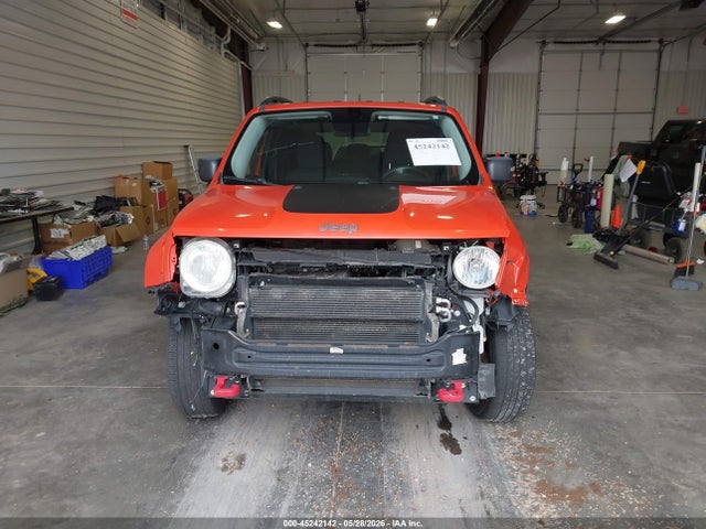 45242142 :رقم المزاد ، ZACCJBCT1GPD02526 vin ، 2016 Jeep Renegade Trailhawk مزاد بيع