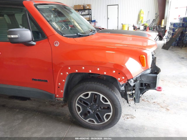 45242142 :رقم المزاد ، ZACCJBCT1GPD02526 vin ، 2016 Jeep Renegade Trailhawk مزاد بيع
