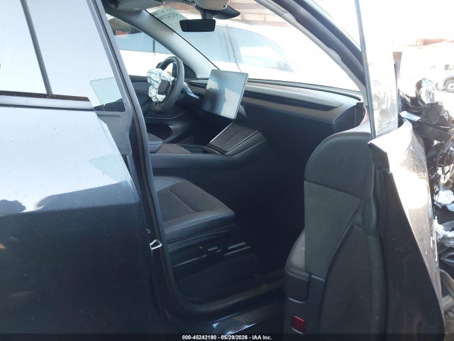 Tesla Model Y 2026 7SAYGDEE4TF345664 Image 5
