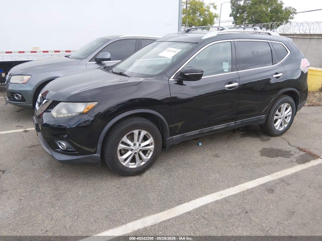 2015 Nissan Rogue Sv მანქანა იყიდება აუქციონზე, vin: 5N1AT2MT1FC767581, აუქციონის ნომერი: 45242200