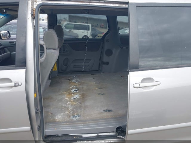 45242207 :رقم المزاد ، 5TDZA23C66S433656 vin ، 2006 Toyota Sienna Le مزاد بيع