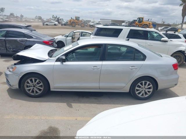 3VWD17AJ5FM221742 Volkswagen Jetta 1.8t Se