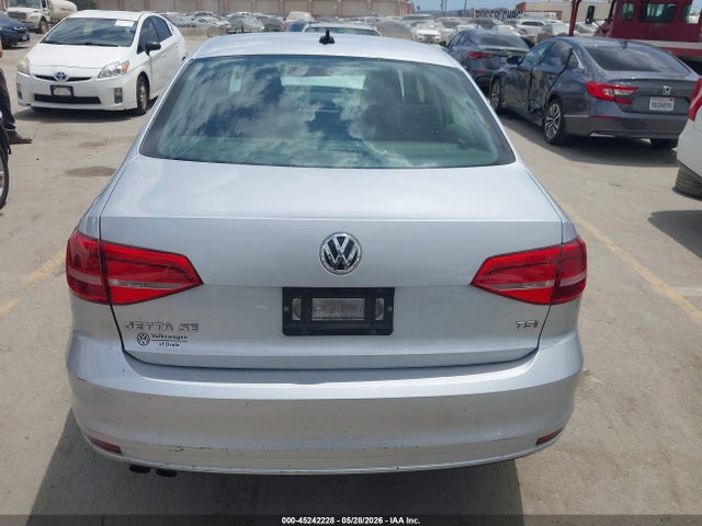 3VWD17AJ5FM221742 Volkswagen Jetta 1.8t Se