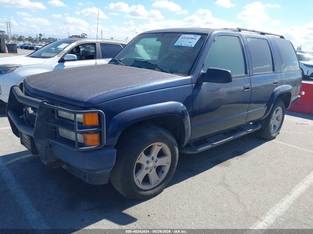 45242404 :رقم المزاد ، 1GNEK13R9YR221031 vin ، 2000 Chevrolet Tahoe Z71 مزاد بيع