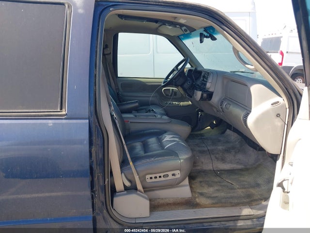 45242404 :رقم المزاد ، 1GNEK13R9YR221031 vin ، 2000 Chevrolet Tahoe Z71 مزاد بيع