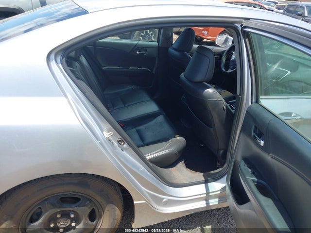 Honda Accord Touring 2016 1HGCR3F91GA022881 Image 8