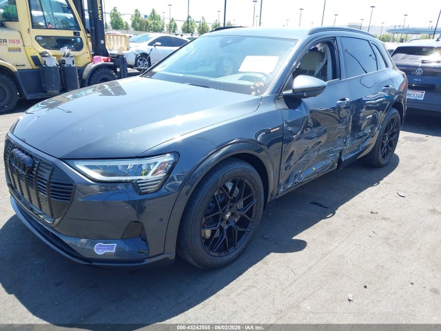 Audi E-tron Premium Plus 2019 WA1LAAGE1KB015688 Image 2