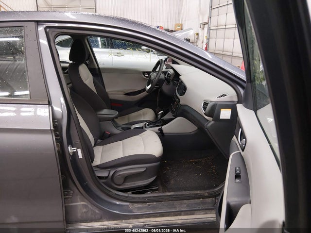 45242562 :رقم المزاد ، KMHC65LC2HU023536 vin ، 2017 Hyundai Ioniq Hybrid Blue مزاد بيع