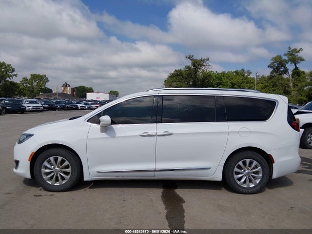 2018 Chrysler Pacifica Touring L მანქანა იყიდება აუქციონზე, vin: 2C4RC1BG1JR290464, აუქციონის ნომერი: 45242670